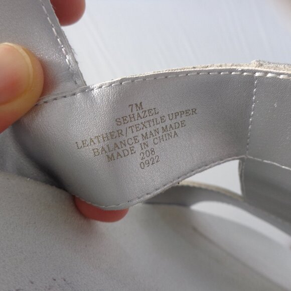 Easy Spirit Women's Silver Leather Hazel Wedge Sandal Slingback Shoes Size 7M - Picture 4 of 7